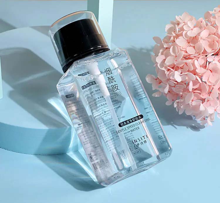 卸妝水 卸妝產(chǎn)品怎么選擇及卸妝產(chǎn)品的使用方法