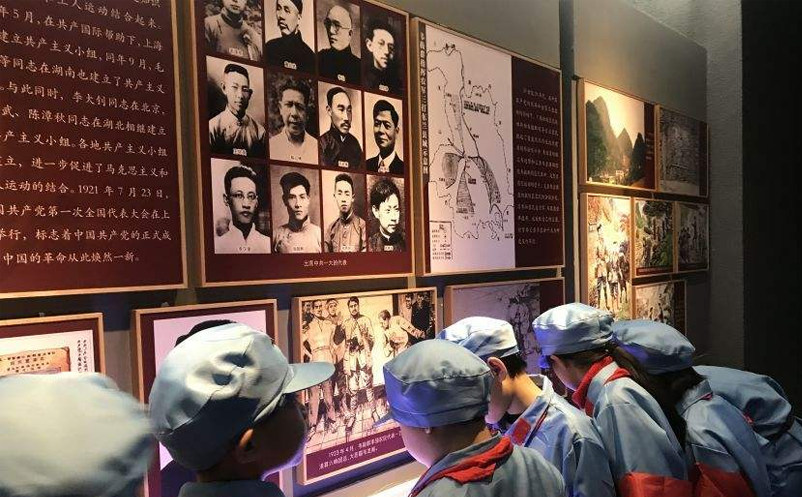 紅色旅游資源進(jìn)校園