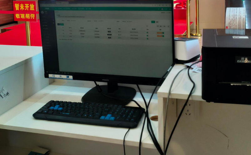 自研系統(tǒng) vs 采購(gòu)易景通：景區(qū)信息化建設(shè)的“機(jī)會(huì)成本”對(duì)比