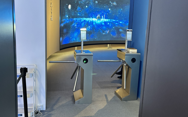 易景通專利研發(fā)，景區(qū)專用檢票閘機，有何不同？